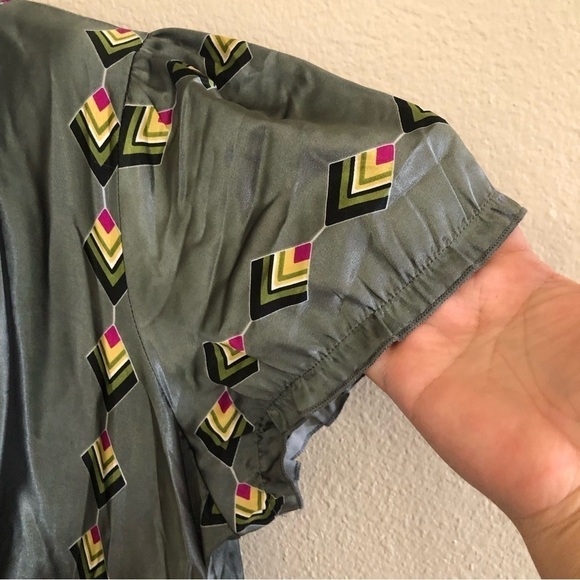 Torrid Grey Smoked V-Neck Short Sleeves Geometric Print Babydoll Tunic Size 3 - Picture 7 of 13